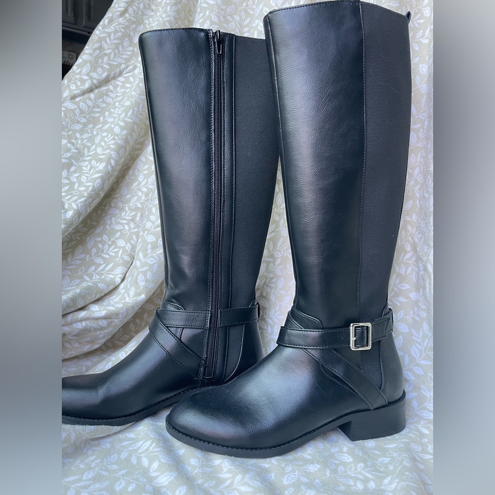 Knee high boots. Excellent condition